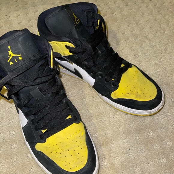 Air Jordon 1 Mid Se Yellow toe - Picture 4 of 7